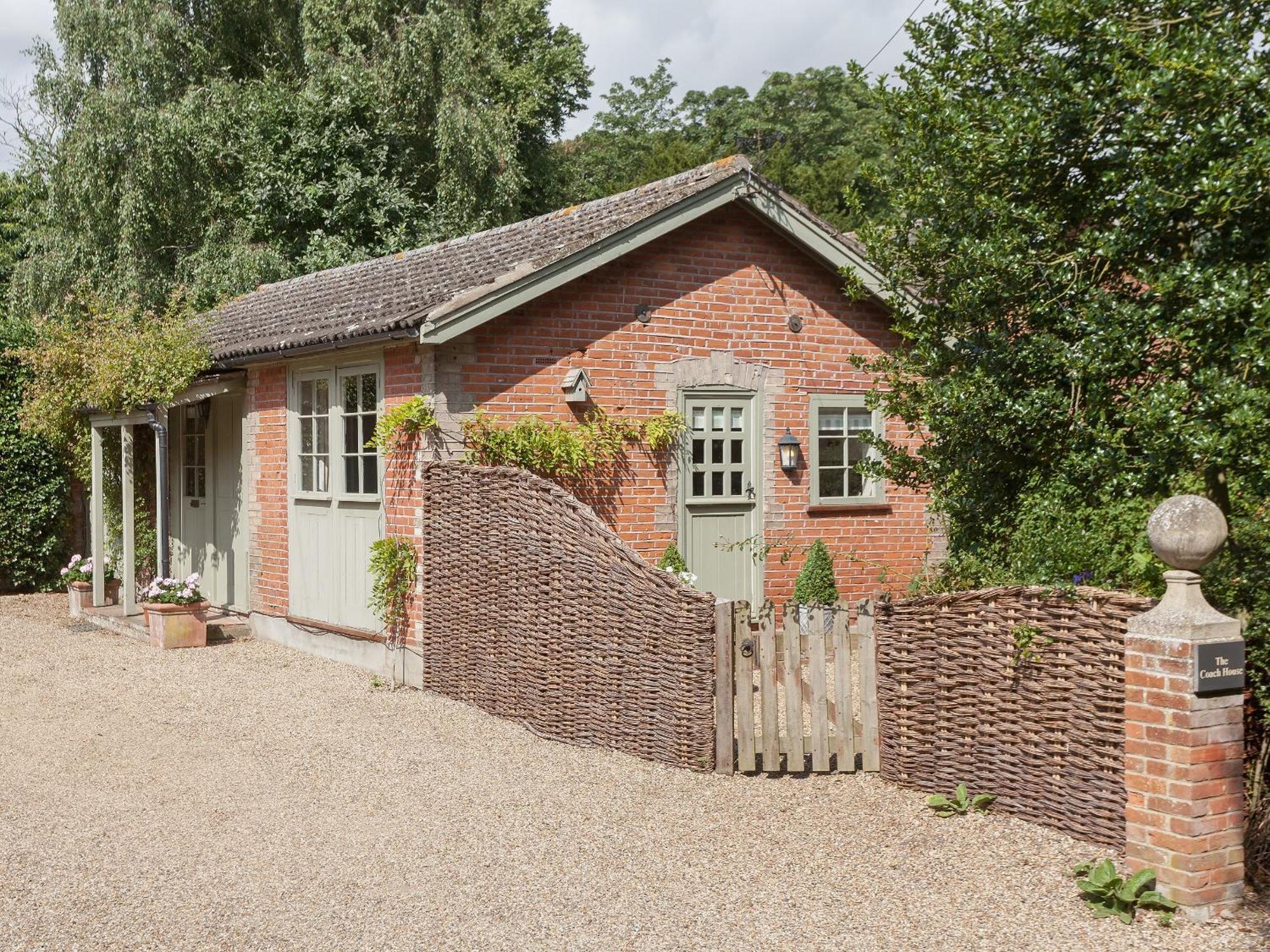The Coach House Villa Tattingstone Exterior photo
